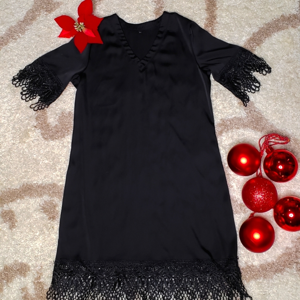 Women's black Shein V-neck Lace Satin dress. Mid thigh. Size Large.